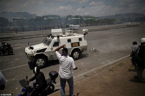 Venezuela protests turn violent as Guaido calls for end of Maduro regime