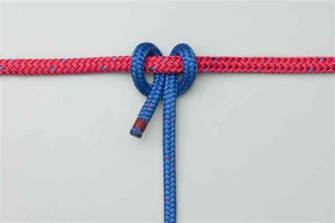 Animation: Cow Hitch (Lanyard Hitch) using the End Tying