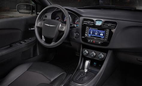 2015 Chrysler 200 : The Interior