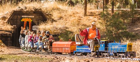 Trainspotting at Train Mountain Railroad Museum | Travel Southern Oregon