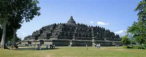 Borobudur - Wikipedia