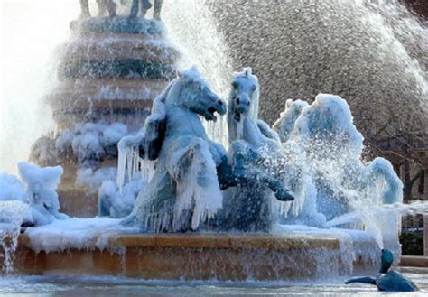 Winter Blast Transforms Water Fountains Into Magical Ice Sculptures - Snow Addiction - News ...
