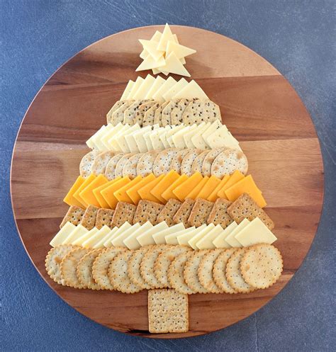 Christmas Tree Cheese Board {easy holiday appetizer} | Christmas snacks, Holiday appetizers easy ...