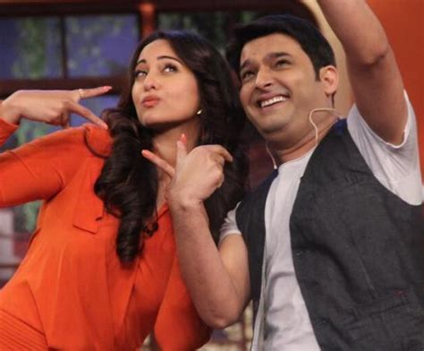 Sonakshi Sinha in Comedy Nights with Kapil to Promote for Holiday Movie ...