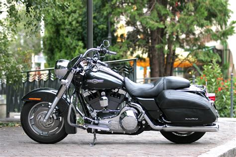 File:Harley-Davidson Road King Custom 2006.jpg - Wikipedia
