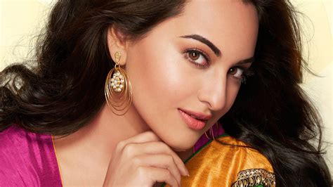 Sonakshi Sinha-Beauty photo wallpaper Preview | 10wallpaper.com