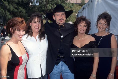 Singer Tim McGraw, girlfriend Kristine Donahue mother Elizabeth... News ...