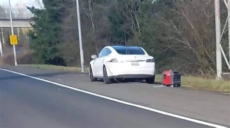 Embarrassing moment stranded Tesla Model S in Vancouver, WA charging on ...