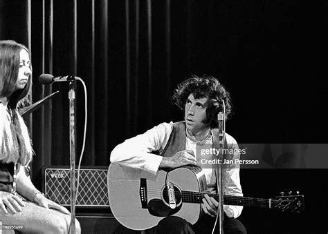 Jacqui McShee and Bert Jansch of the Pentangle perform on stage in... News Photo - Getty Images