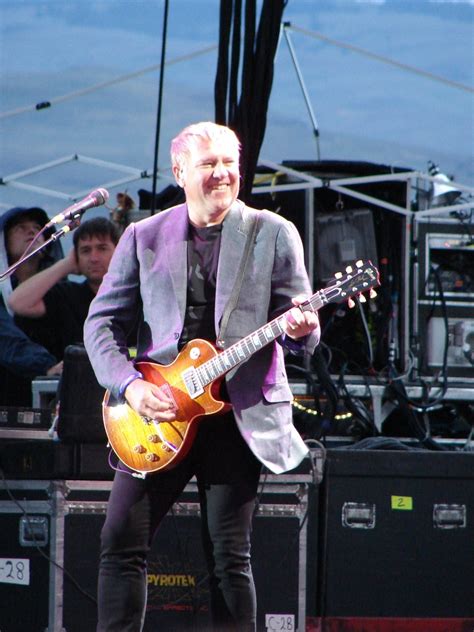 Alex Lifeson biography, birth date, birth place and pictures