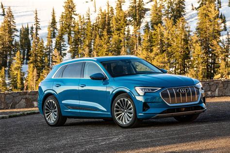 2019 Audi e-tron First Drive: Electric SUV Is Golden Gloves to Tesla’s MMA | Cars.com