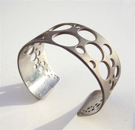 CIRCLES - Bracelet - Sterling Silver #HandmadeSilverJewelry | Silver jewelry handmade, Metal ...