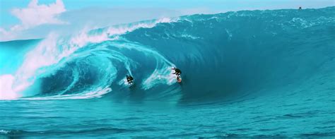 Point Break surfing stunts video: Wild and crazy stuns revealed | EW.com