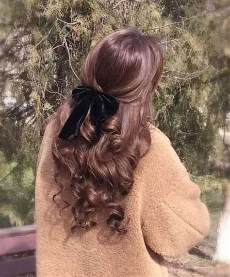 40+ Dark Academia Hairstyles For All Hair Types