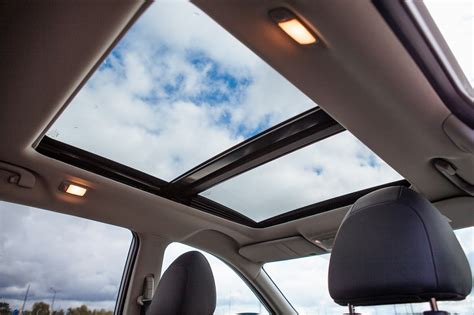 Pros And Cons of Having A Sunroof | Carcility Dubai