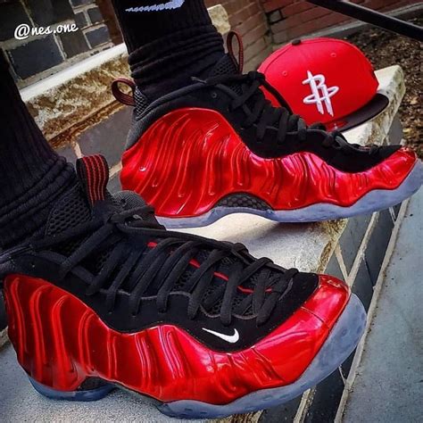 Stylish Metallic Red Foams: A Must-Have!