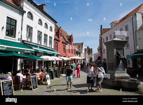 Tourists in Bruges in belgium Stock Photo - Alamy