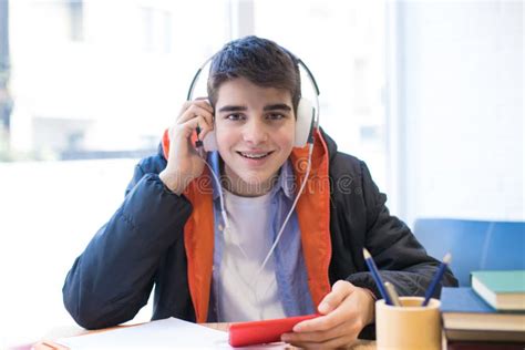 Student with Headphones and Mobile Stock Photo - Image of listening, outside: 157217498