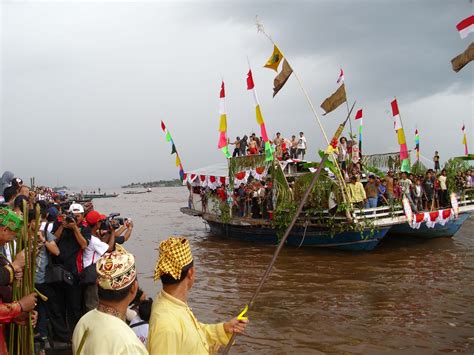 Kearifan Lokal - MULTIMEDIA CENTER PROVINSI KALIMANTAN TENGAH