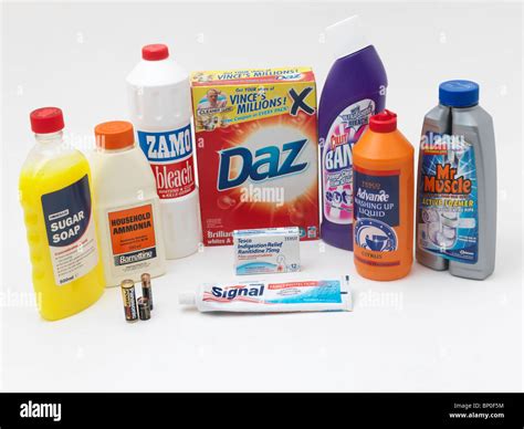 Household cleaner ammonia fotografías e imágenes de alta resolución - Alamy