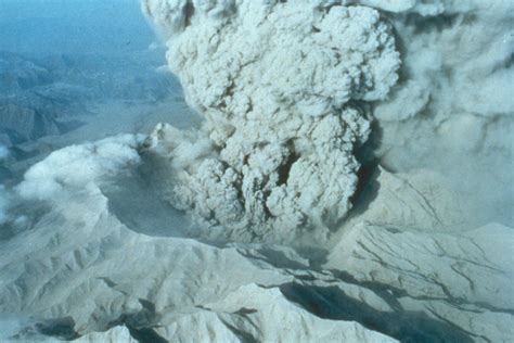 16 Powerful Photos And Videos Of Mt. Pinatubo's Destructive Volcanic ...