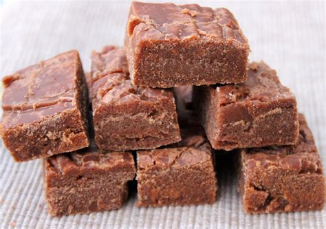 Old-Fashioned Chocolate Fudge- Better Than the Marshmallow Gunk - Hot Chocolate Hits