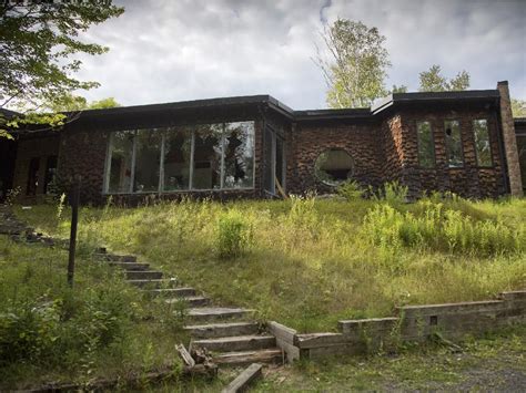 The Abandoned 1970s BEE GEES Studio In The Woods | OTTAWA REWIND