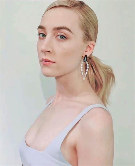 Saoirse Ronan - Wiki, Bio, Facts, Age, Boyfriend, Net Worth, Height