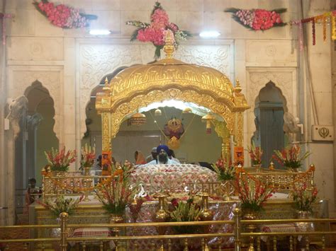 Interior of Gurudwara Bangla Sahib, Delhi | Tourism, India travel ...