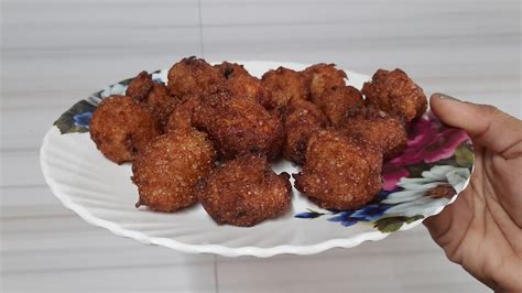 Sweet Banana Pakoda | गोड केळीची भजी | Evening Snacks | Beena's Rasoi ...