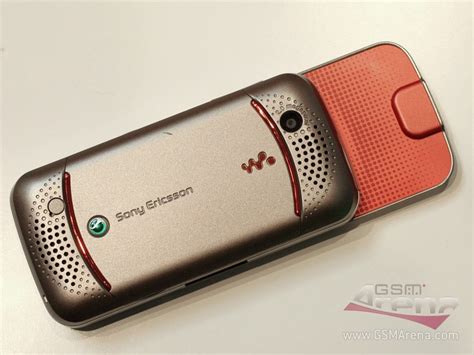 Sony Ericsson W395 pictures, official photos