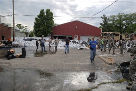 DVIDS - Images - Missouri Guardsmen respond to flooding [Image 2 of 16]