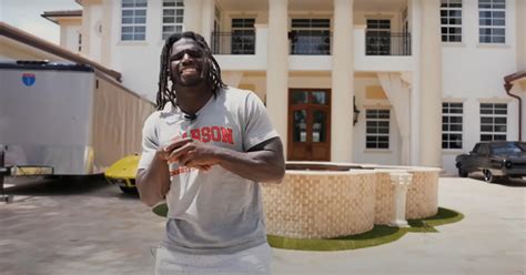 Dolphins WR Tyreek Hill gives fans a tour around his Miami home - CBS Miami