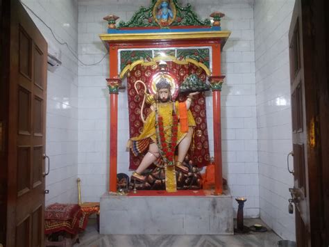 Tuesday Hanuman Puja अंबिकापुर के इस हनुमान मंदिर में चढ़ाएं बेसन का ...