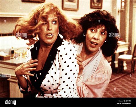 Zwei Mal Zwei Big Business Bette Midler, Lily Tomlin *** Local Caption *** 1988 Stock Photo - Alamy