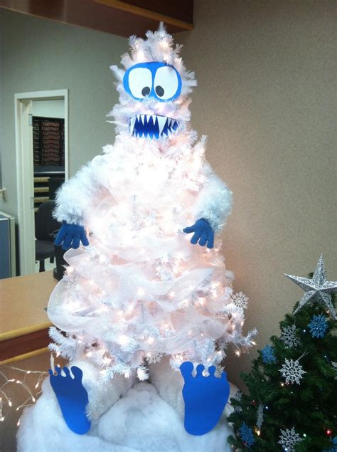 Abominable Snowman Christmas Tree - too awesome! | White christmas tree decorations, Creative ...