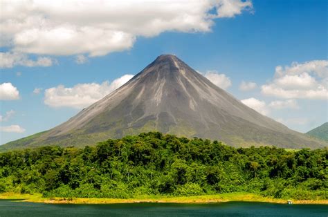 5 Must Visit Volcanos in Costa Rica - Arenal Volcano, Poás Volcano, Rincon de la Vieja Volcano ...