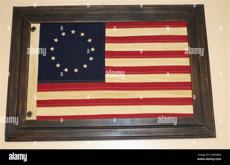 13 star betsy ross flag hi-res stock photography and images - Alamy