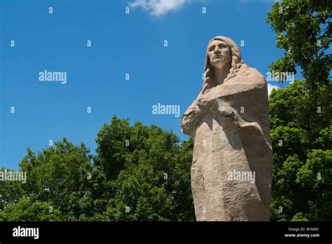 Chief Black Hawk statue in Lowden State Park on a beautiful Summer day ...