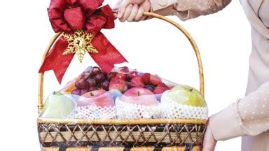 Best Christmas Fruit Basket – Shop This Gift For The Holidays – Hollywood Life