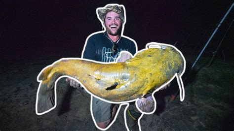 RIVER FISHING for MONSTER CATFISH at NIGHT!!! (Catching Record-Breaking ...