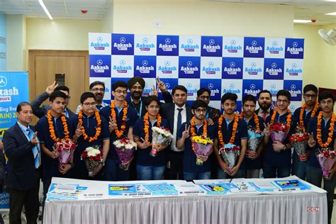 Aakash BYJU’S Chandigarh felicitated it's students who secured top percentiles in the tricity in ...