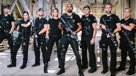 Pin by Angela Broekhof on Detectives | Swat police, Shemar moore, Swat team