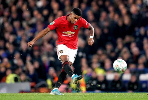 Superb Marcus Rashford free-kick sends Manchester United through ...