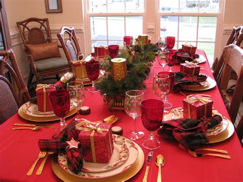 40 Christmas Dinner Table Decoration Ideas - All About Christmas