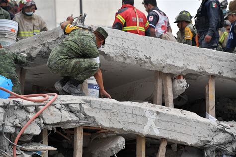 Mexico Earthquake Photos: Dozens Pulled from Rubble as Death Toll ...