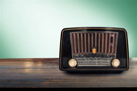 Who Invented the Radio & Radio Broadcasting?