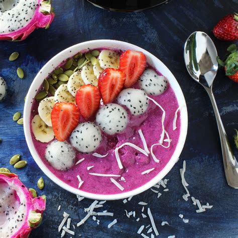 Pitaya (dragon fruit) smoothie bowl - Luvele US