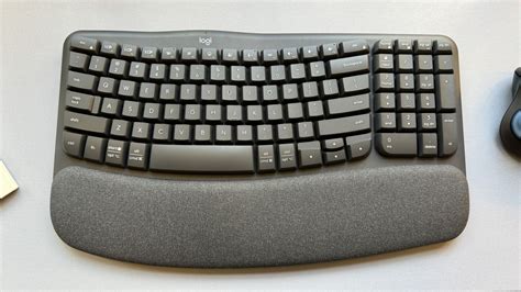 Logitech Wave Keys keyboard review | CNN Underscored