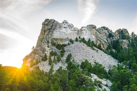 📅 The Best Time to Visit Mount Rushmore in 2023